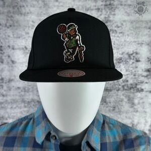 NWT - Boston Celtics Mitchell & Ness NBA Core Basic Snapback‎ - Black - OSFA